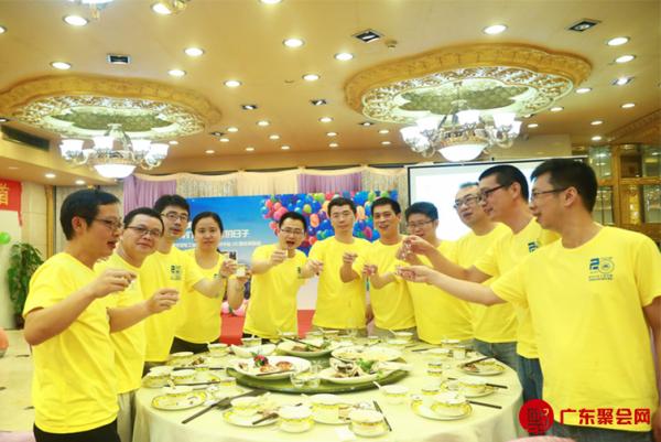 湖北汽车工业ac学院某班毕业20周年聚会